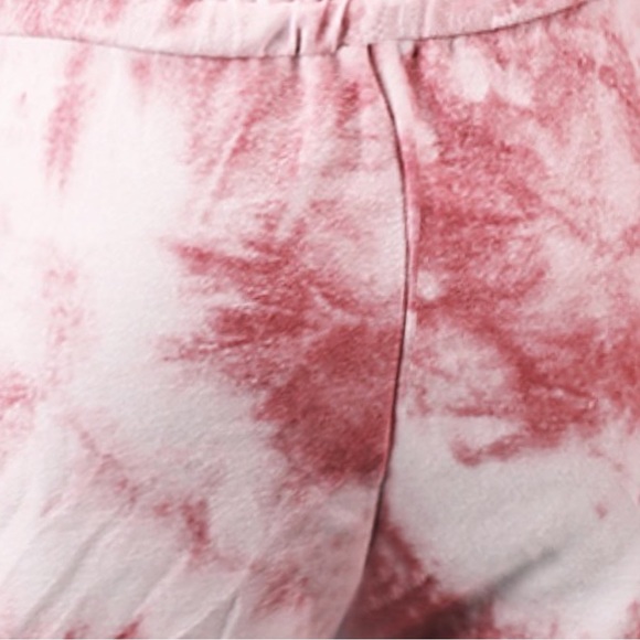 "Funky and Fun: Pink Tie Dye Knit Romper with Convenient Pockets in Size L" - Picture 5 of 6